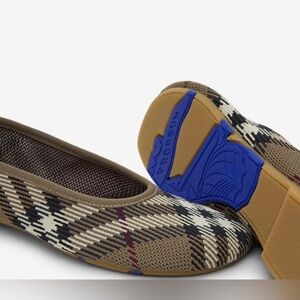 BURBERRY Women's classic plaid knit Ballerina Flat Size 8.5 US. MSRP $690 NIB